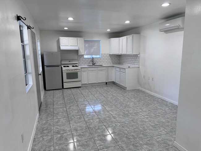 1627 Donaldson St, Unit 1625 in Los Angeles, CA - Building Photo - Building Photo