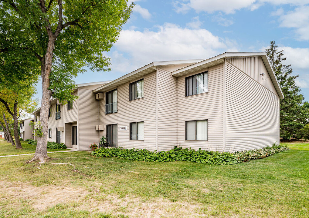 Meadowbrook Apartments in Virginia, MN - Building Photo