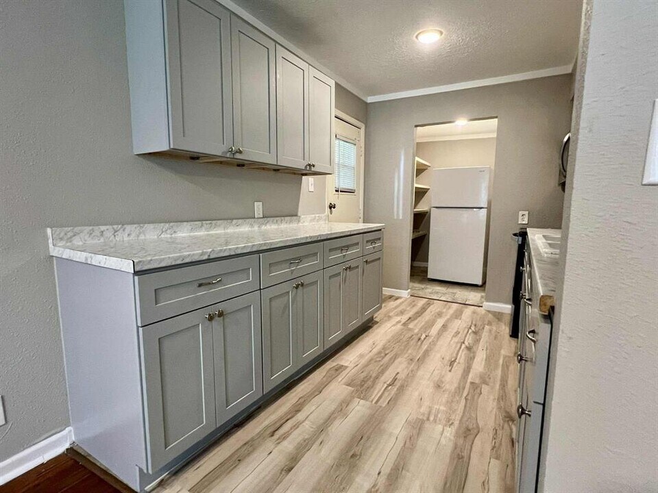 9529 Chesterfield Dr in Houston, TX - Building Photo