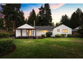 18515 Kristi Way in Lake Oswego, OR - Building Photo