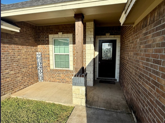 220 Yorktown Ave in Clute, TX - Building Photo - Building Photo