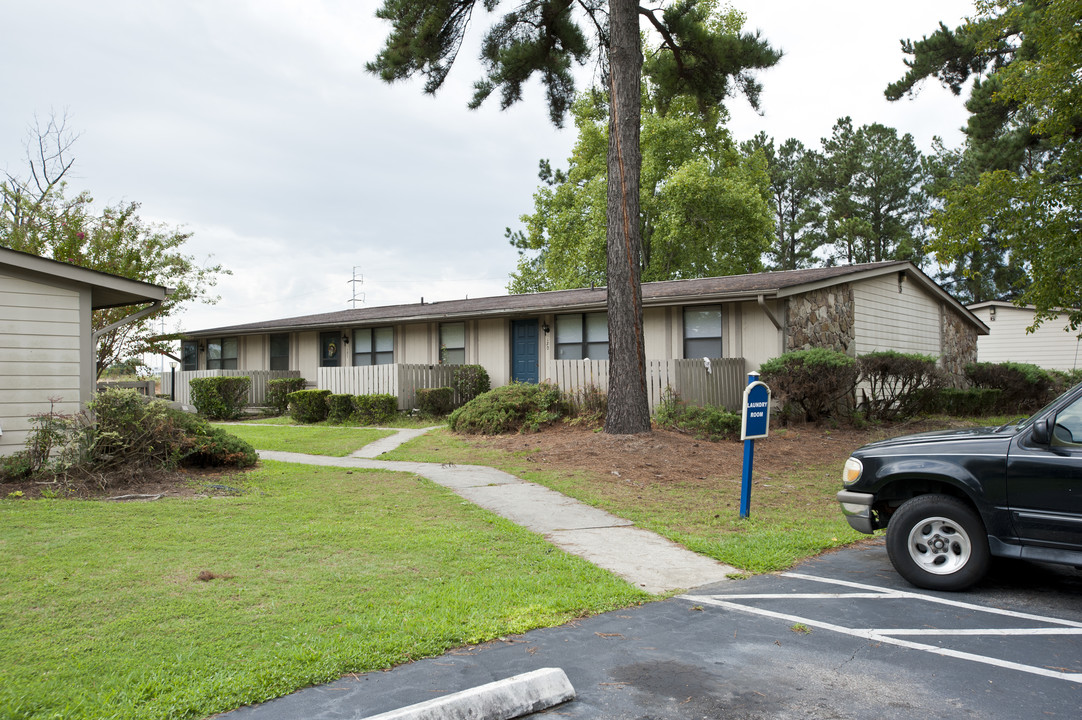 Oakwood Village in Augusta, GA - Building Photo