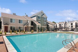 Broadmoor Village in West Jordan, UT - Foto de edificio - Building Photo