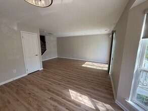 9 Crabapple Ct in Jersey City, NJ - Building Photo - Building Photo