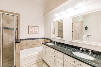 165 5th St S in Naples, FL - Building Photo - Building Photo