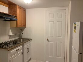 4638 194th St in Flushing, NY - Building Photo