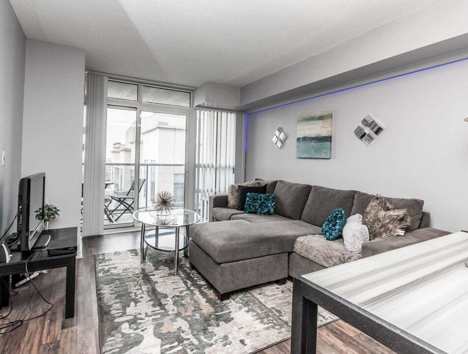 3 Michael Power Pl in Toronto, ON - Building Photo