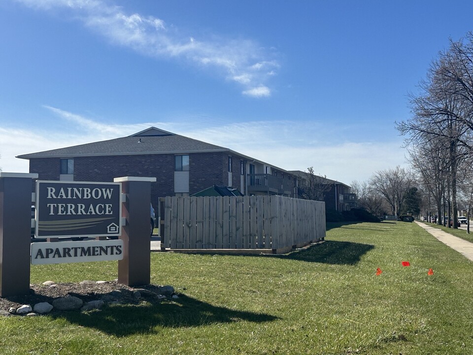 Rainbow Terrace Apartments in Milwaukee, WI - Building Photo