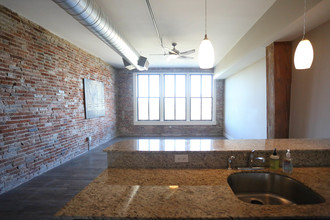 The Lofts at 1808 Chouteau in St. Louis, MO - Building Photo - Interior Photo