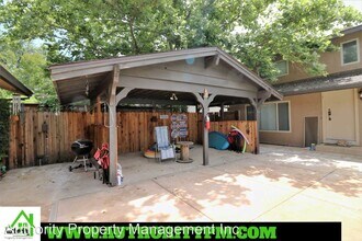 915 West St in Redding, CA - Building Photo - Building Photo