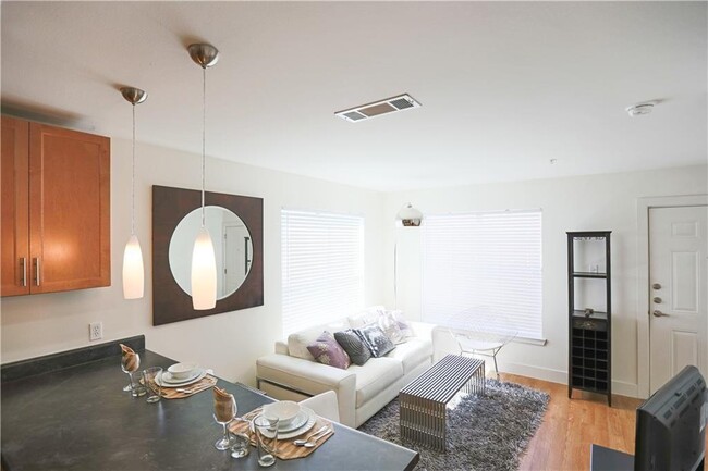 property at 711 W 32nd St