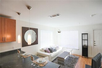 711 W 32nd St in Austin, TX - Building Photo - Building Photo