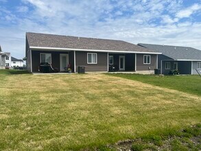 317 Post Oak Dr in Cedar Falls, IA - Building Photo - Building Photo