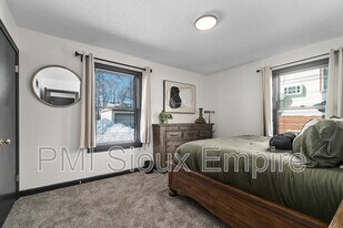 1303 S Center Ave in Sioux Falls, SD - Building Photo
