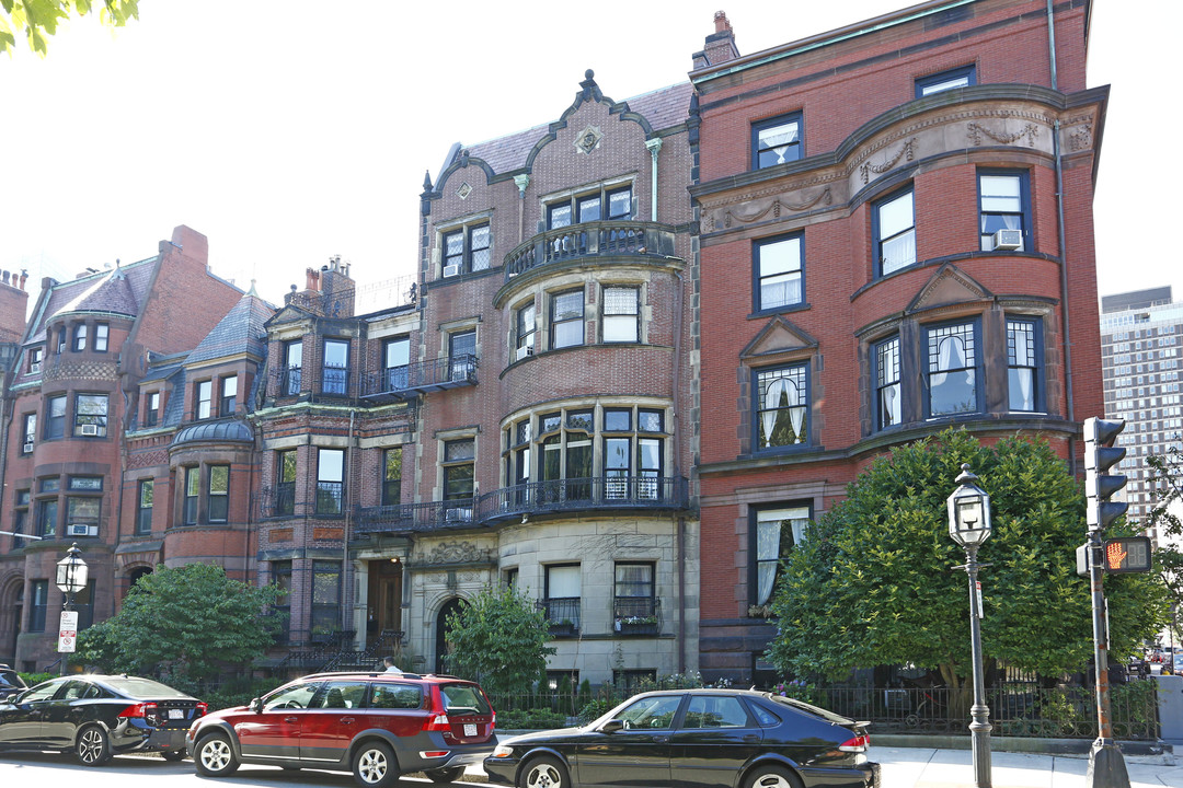 238-240 Commonwealth Ave in Boston, MA - Building Photo