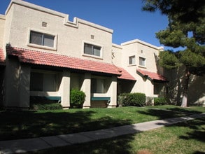 Heritage Pointe Apartments in Henderson, NV - Foto de edificio - Building Photo
