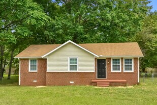 225 Jackson Ave in Smyrna, TN - Building Photo