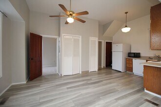 3719 S Hood Ave in Portland, OR - Building Photo - Building Photo