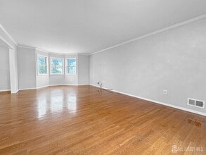 117 Old Post Rd in Edison, NJ - Building Photo - Building Photo