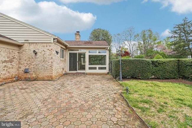 16505 Henry Dr