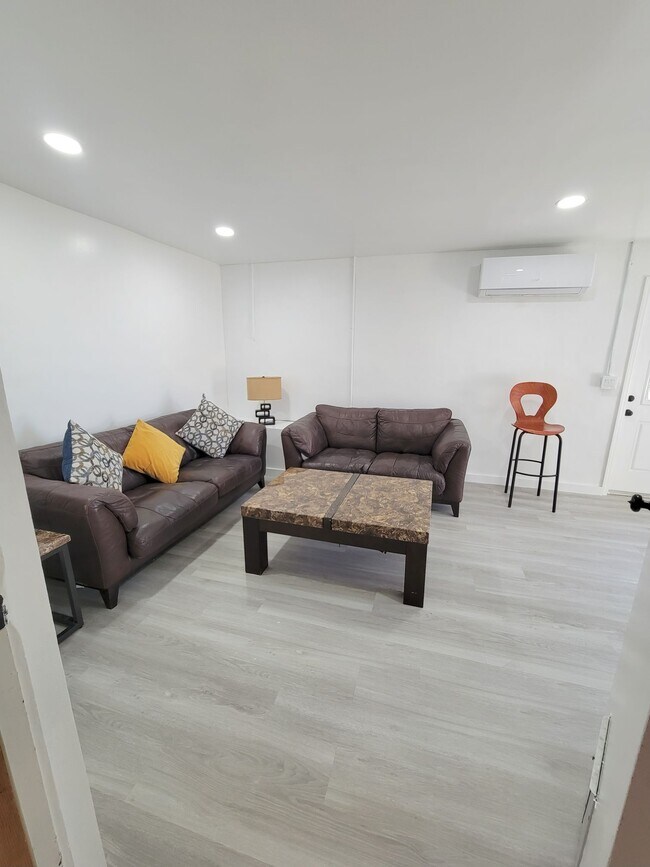 2241 NE 38th St, Unit Cozy 1bed1bath for lease in Lighthouse Point, FL - Foto de edificio - Building Photo