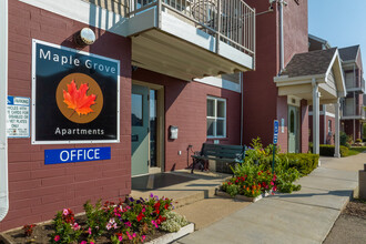 Maple Grove Apartments in Madison, WI - Foto de edificio - Other