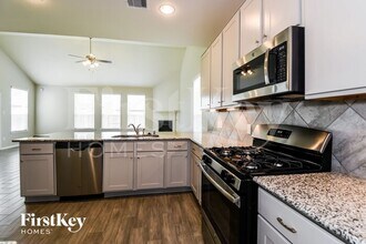 32711 Oak Heights Ln in Brookshire, TX - Building Photo - Building Photo