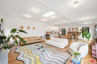 623 N Sierra Bonita Ave, Unit 325 in Los Angeles, CA - Building Photo - Building Photo
