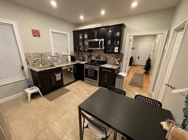83 Newbury St, Unit 2