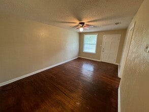 435 Larry Dr in Longview, TX - Building Photo - Building Photo