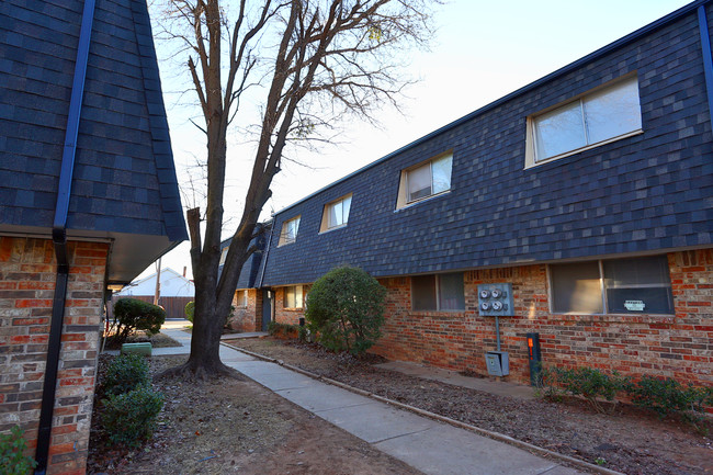 Mirador Apartments in Oklahoma City, OK - Building Photo - Building Photo