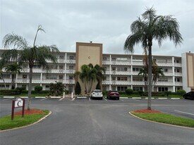 4053 Cornwall C in Boca Raton, FL - Building Photo