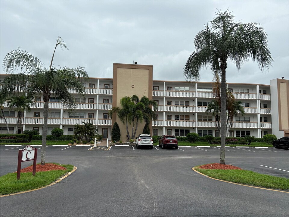4053 Cornwall C in Boca Raton, FL - Building Photo