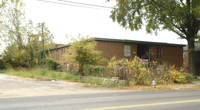 377 E Mclemore Ave in Memphis, TN - Foto de edificio - Building Photo