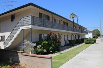 304 E Badillo St in Covina, CA - Building Photo - Building Photo