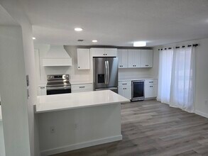 3442 Fairview Dr in Sarasota, FL - Building Photo - Building Photo