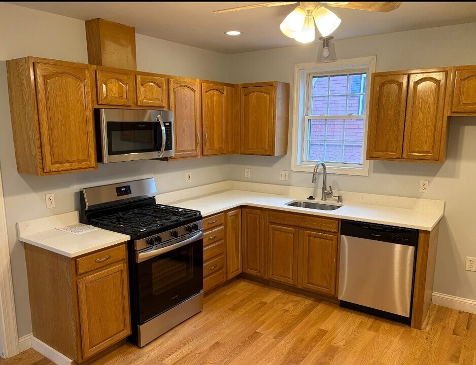 21 Symonds St, Unit 21-2 Symonds St #2, Salem in Salem, MA - Building Photo