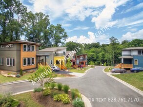 18 Mauricet Ln in Asheville, NC - Building Photo - Building Photo