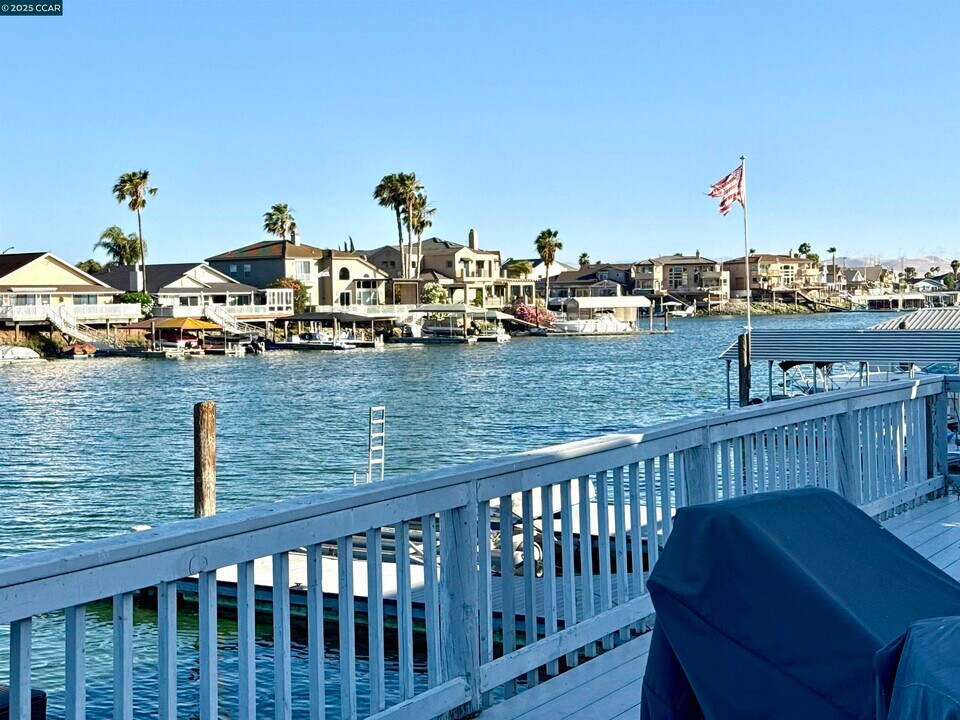 1814 Dune Point Way in Discovery Bay, CA - Building Photo