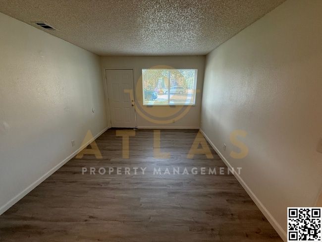 323 Locust St in Lodi, CA - Building Photo - Building Photo