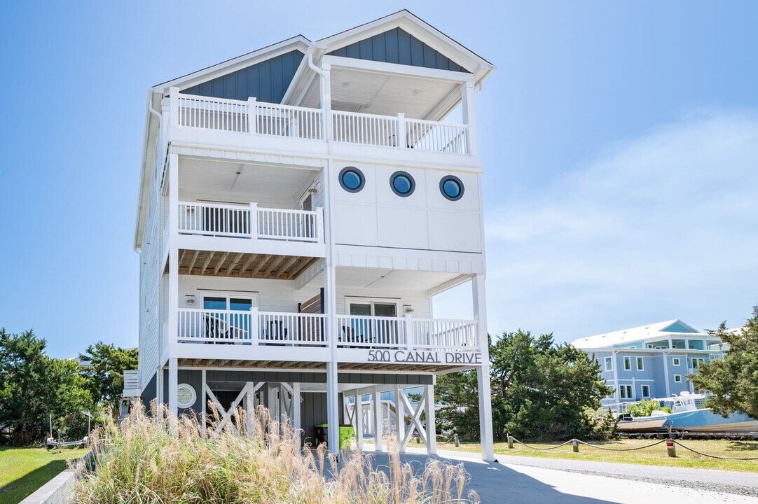 500 Canal Dr in Carolina Beach, NC - Building Photo