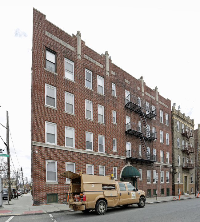 The Bergendy in Union City, NJ - Building Photo - Building Photo