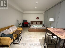 576 Front St W in Toronto, ON - Building Photo