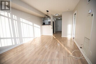 710 Humberwood Blvd in Toronto, ON - Building Photo - Building Photo