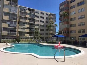 16410 Miami Dr in North Miami Beach, FL - Building Photo - Building Photo