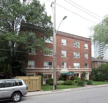 35 Raglan Ave in Toronto, ON - Building Photo