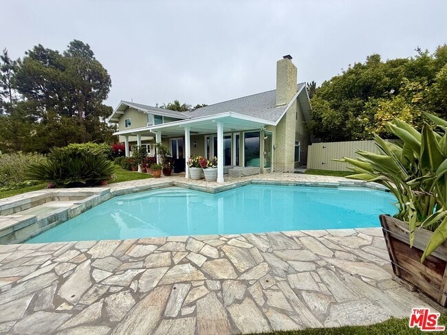 13778 Raywood Dr in Los Angeles, CA - Building Photo - Building Photo