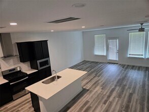 3131 Creston Gate Dr in Houston, TX - Building Photo - Building Photo