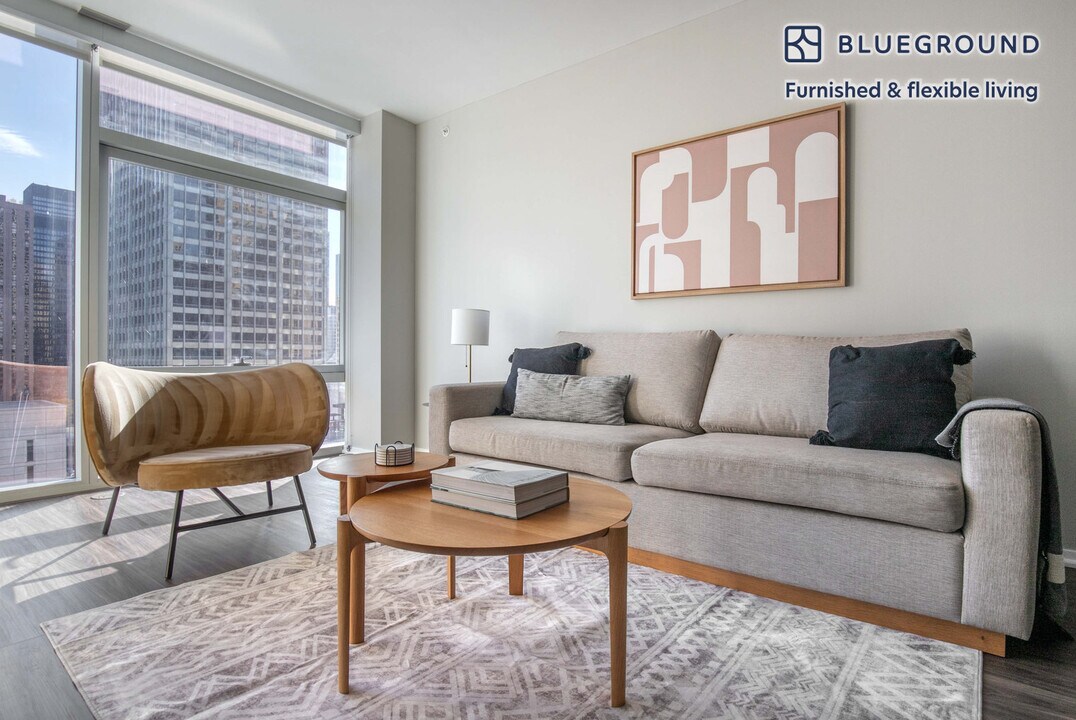 200 E Illinois St in Chicago, IL - Building Photo