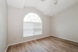 1018 Corkwood Dr in Oviedo, FL - Foto de edificio - Building Photo